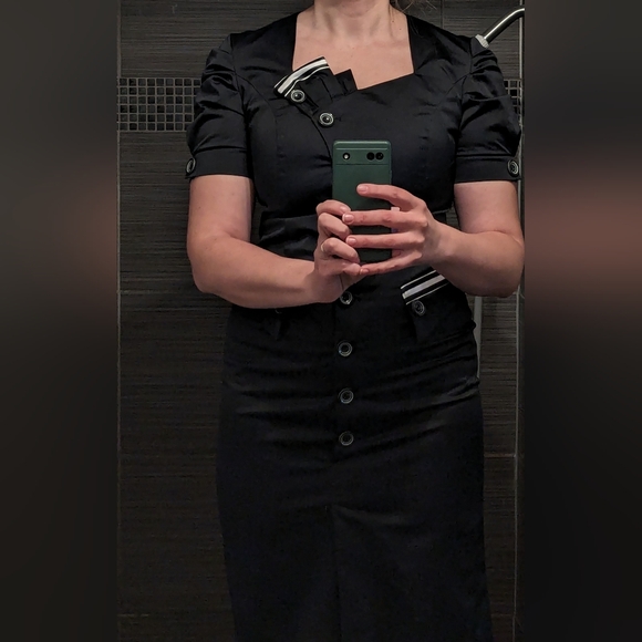 Buttoned pencil dress - Picture 2 of 7